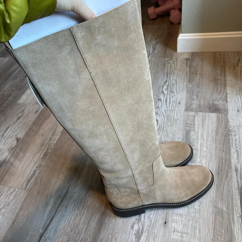 ZARA FLAT SUEDE BOOTS WITH INTERIOR LINING. SIZE 9 or 40